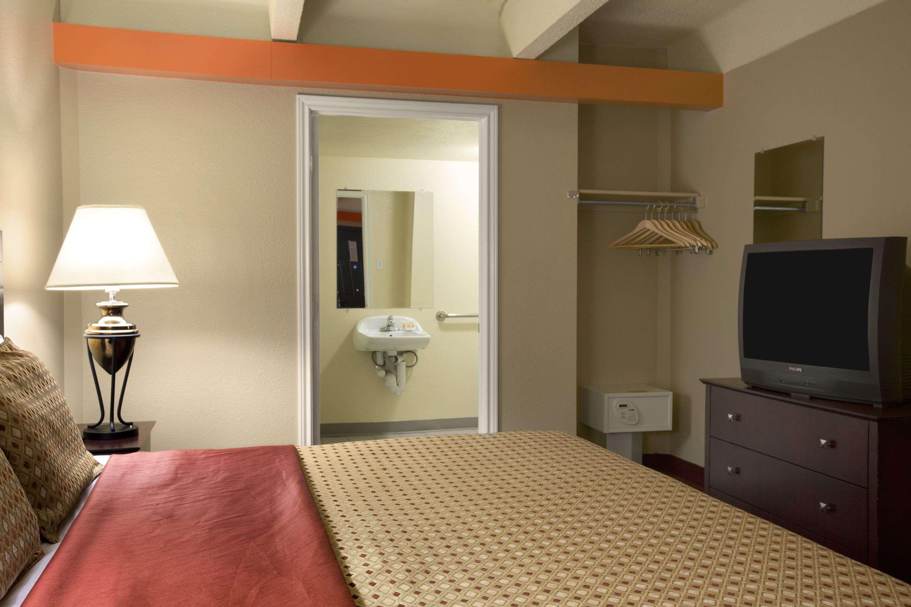 Days Inn By Wyndham Denver Downtown Экстерьер фото