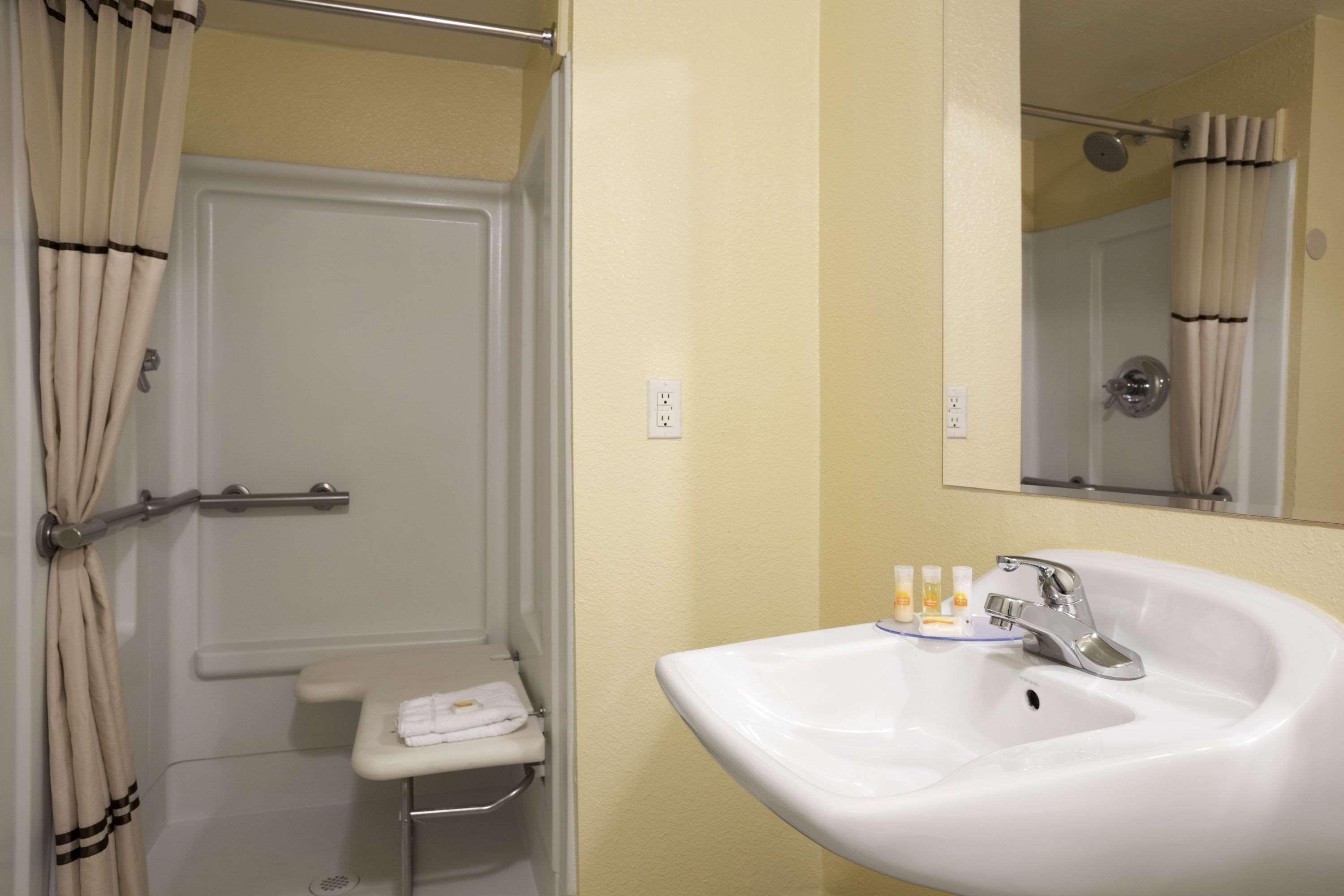 Days Inn By Wyndham Denver Downtown Экстерьер фото