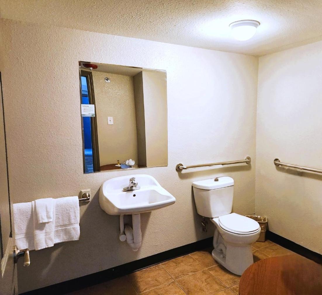 Days Inn By Wyndham Denver Downtown Экстерьер фото
