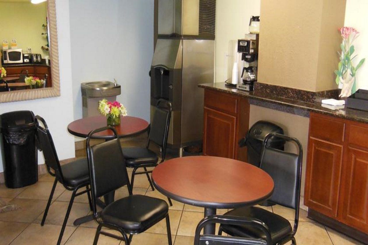 Days Inn By Wyndham Denver Downtown Экстерьер фото